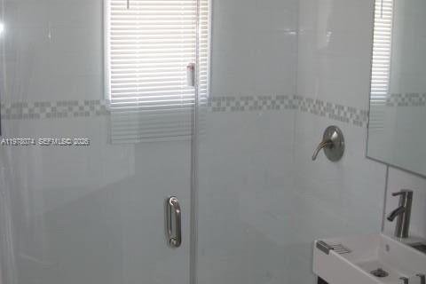 Condo in Miami Beach, Florida, 1 bedroom  № 2042010 - photo 10