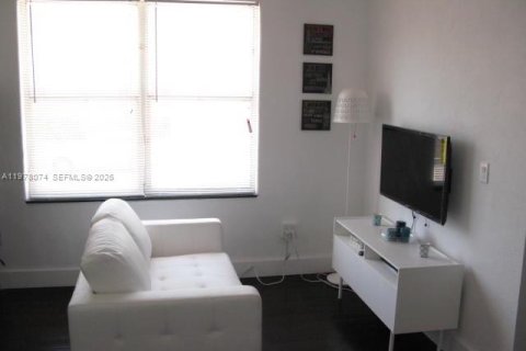 Condo in Miami Beach, Florida, 1 bedroom  № 2042010