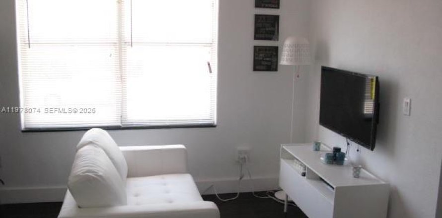 Condo in Miami Beach, Florida, 1 bedroom  № 2042010