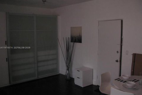 Condo in Miami Beach, Florida, 1 bedroom  № 2042010 - photo 5