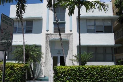 Condo in Miami Beach, Florida, 1 bedroom  № 2042010 - photo 17