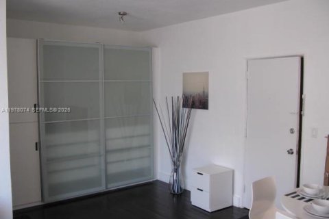 Condo in Miami Beach, Florida, 1 bedroom  № 2042010 - photo 6