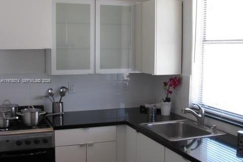 Condo in Miami Beach, Florida, 1 bedroom  № 2042010 - photo 3