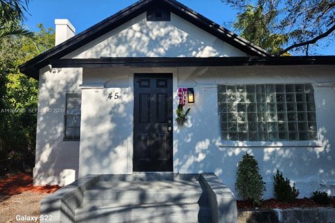 Casa en Miami, Florida 3 dormitorios, 135.64 m2 № 2009687