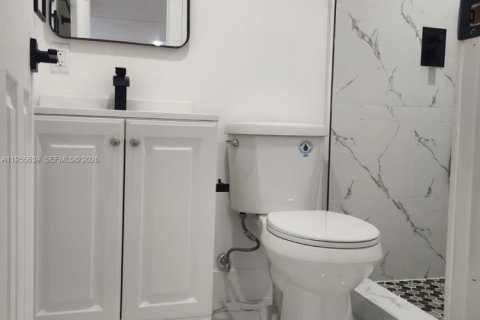 Casa en alquiler en Miami, Florida, 3 dormitorios, 135.64 m2 № 2009687 - foto 14