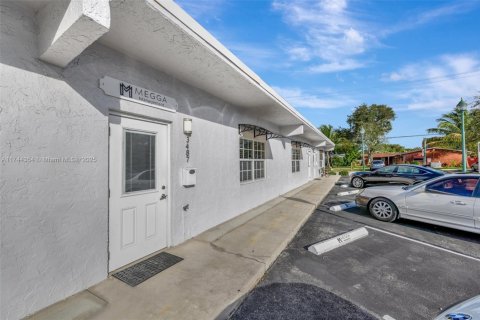 Propiedad comercial en venta en Oakland Park, Florida № 1859541 - foto 21