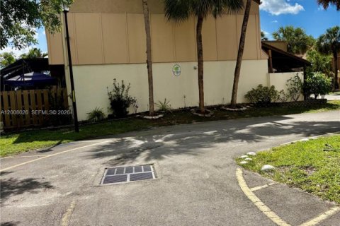 Touwnhouse à vendre à Plantation, Floride: 4 chambres, 193.24 m2 № 2170874 - photo 5
