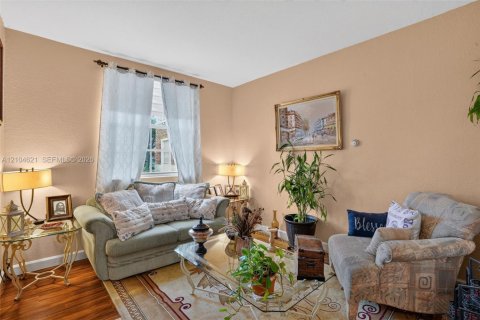 Купить таунхаус в Хомстед, Флорида 3 спальни, 108.6м2, № 2411816 - фото 13