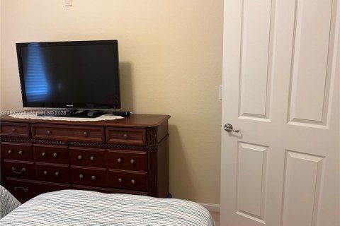 Condo in Pompano Beach, Florida, 3 bedrooms  № 2000261 - photo 24