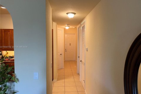 Condo in Pompano Beach, Florida, 3 bedrooms  № 2000261 - photo 10