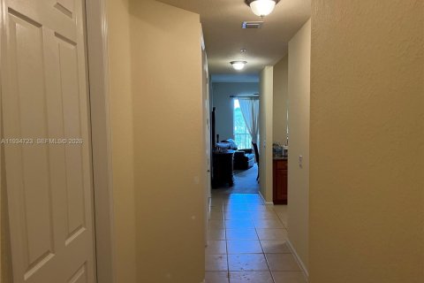 Condo in Pompano Beach, Florida, 3 bedrooms  № 2000261 - photo 11