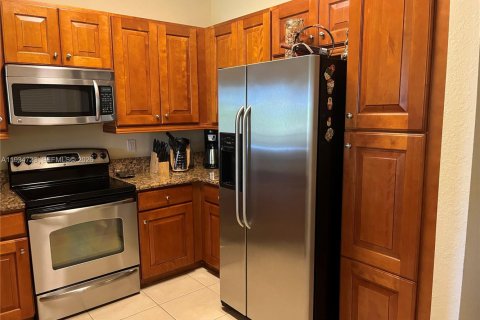 Condo in Pompano Beach, Florida, 3 bedrooms  № 2000261 - photo 15