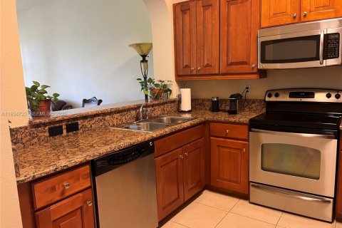 Condo in Pompano Beach, Florida, 3 bedrooms  № 2000261 - photo 16