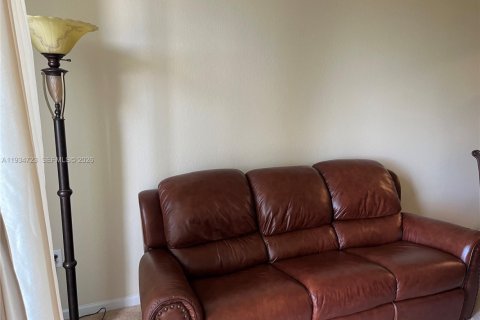 Condo in Pompano Beach, Florida, 3 bedrooms  № 2000261 - photo 20