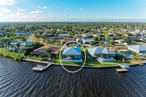 Купить виллу или дом в Пунта-Горда, Флорида 8 комнат, 226.4м2, № 2201231 - фото 6