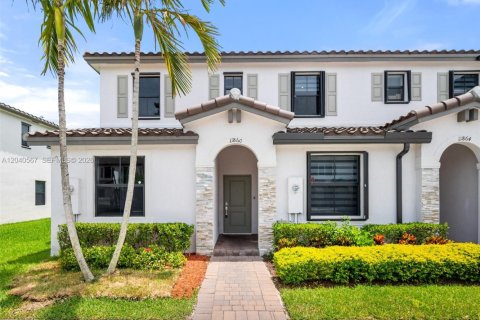 Touwnhouse à vendre à Homestead, Floride: 3 chambres, 123.37 m2 № 2087278 - photo 2