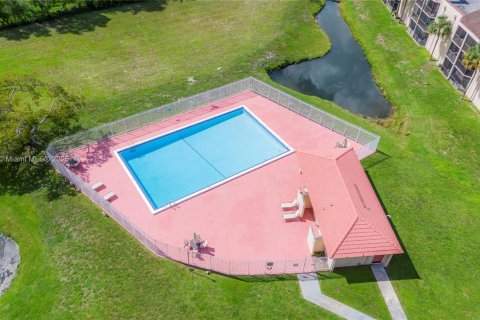 Condo in Miramar, Florida, 2 bedrooms № 1959871 - photo 18