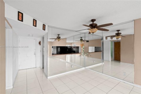 Condo in Miramar, Florida, 2 bedrooms № 1959871 - photo 8