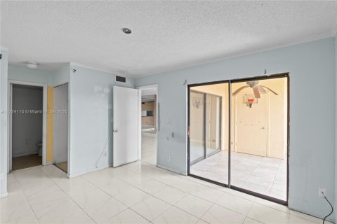 Condo in Miramar, Florida, 2 bedrooms № 1959871 - photo 11