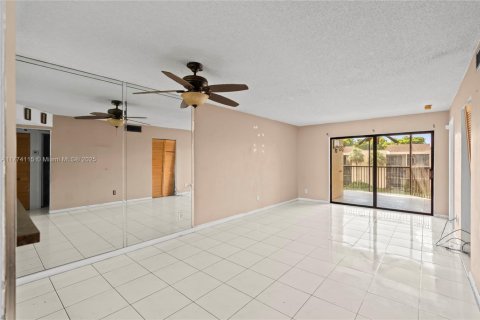 Condo in Miramar, Florida, 2 bedrooms № 1959871 - photo 7