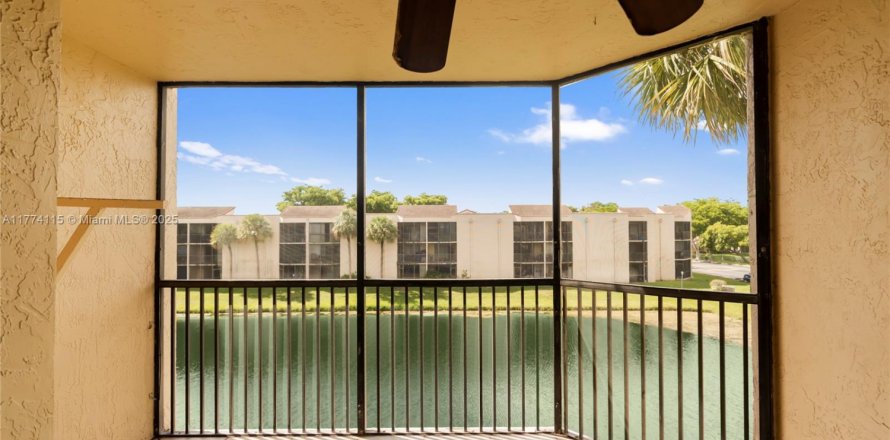 Condo in Miramar, Florida, 2 bedrooms № 1959871