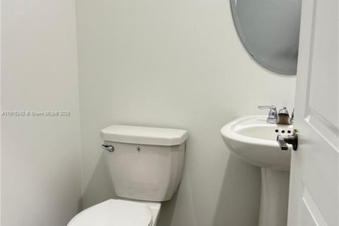 Villa ou maison à louer à Homestead, Floride: 3 chambres, 288 m2 № 1970648 - photo 19