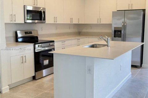 Villa ou maison à louer à Homestead, Floride: 3 chambres, 288 m2 № 1970648 - photo 7