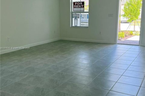 Villa ou maison à louer à Homestead, Floride: 3 chambres, 288 m2 № 1970648 - photo 9