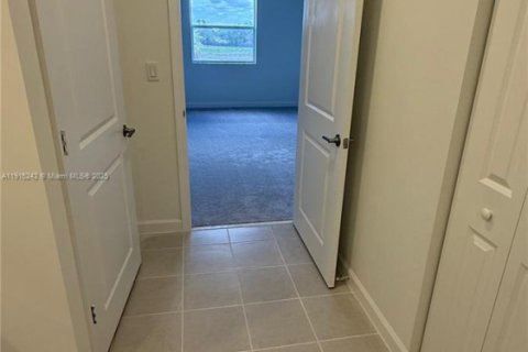 Villa ou maison à louer à Homestead, Floride: 3 chambres, 288 m2 № 1970648 - photo 11