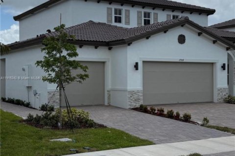 Villa ou maison à louer à Homestead, Floride: 3 chambres, 288 m2 № 1970648 - photo 4