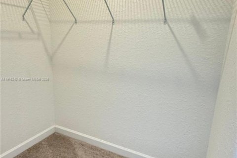 Villa ou maison à louer à Homestead, Floride: 3 chambres, 288 m2 № 1970648 - photo 26