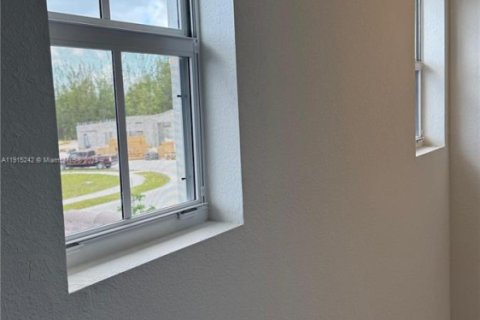 Villa ou maison à louer à Homestead, Floride: 3 chambres, 288 m2 № 1970648 - photo 28