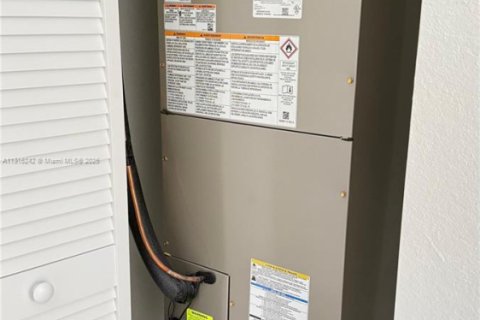 Villa ou maison à louer à Homestead, Floride: 3 chambres, 288 m2 № 1970648 - photo 27