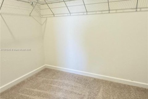 Villa ou maison à louer à Homestead, Floride: 3 chambres, 288 m2 № 1970648 - photo 25
