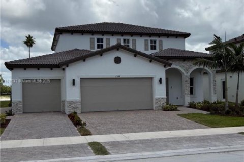 Villa ou maison à louer à Homestead, Floride: 3 chambres, 288 m2 № 1970648 - photo 2