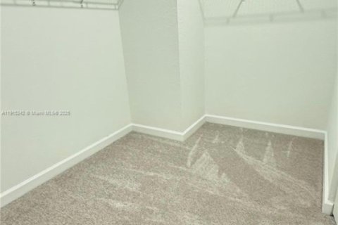 Villa ou maison à louer à Homestead, Floride: 3 chambres, 288 m2 № 1970648 - photo 20