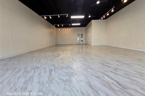 Immobilier commercial à louer à Orlando, Floride: 204.38 m2 № 1822517 - photo 11