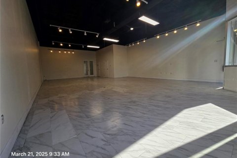 Immobilier commercial à louer à Orlando, Floride: 204.38 m2 № 1822517 - photo 9