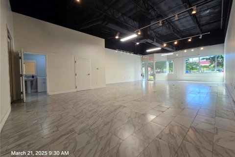 Immobilier commercial à louer à Orlando, Floride: 204.38 m2 № 1822517 - photo 3