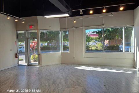 Immobilier commercial à louer à Orlando, Floride: 204.38 m2 № 1822517 - photo 8