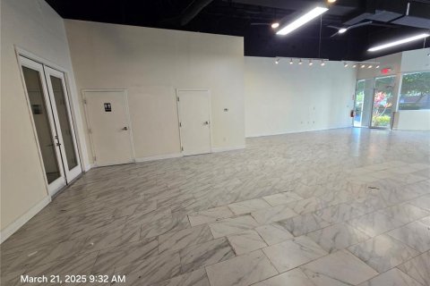 Immobilier commercial à louer à Orlando, Floride: 204.38 m2 № 1822517 - photo 7
