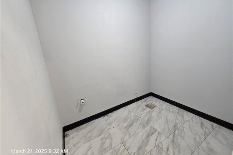 Immobilier commercial à louer à Orlando, Floride: 204.38 m2 № 1822517 - photo 6