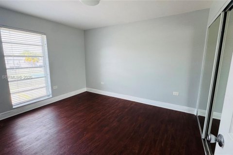 Condominio en venta en Miami, Florida, 2 dormitorios, 70.88 m2 № 2000463 - foto 4