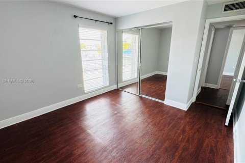 Condominio en venta en Miami, Florida, 2 dormitorios, 70.88 m2 № 2000463 - foto 3