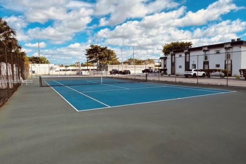 Condominio en venta en Miami, Florida, 2 dormitorios, 70.88 m2 № 2000463 - foto 14