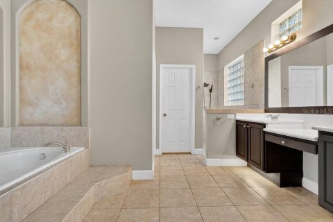 House in Casselberry, Florida 4 bedrooms, 267.84 sq.m. № 1907775 - photo 17