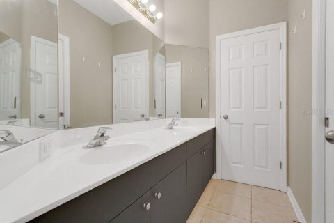 House in Casselberry, Florida 4 bedrooms, 267.84 sq.m. № 1907775 - photo 19