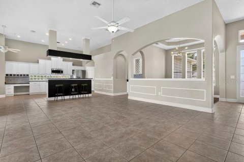House in Casselberry, Florida 4 bedrooms, 267.84 sq.m. № 1907775 - photo 9