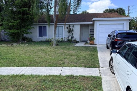 House in Boca Raton, Florida 3 bedrooms, 105.17 sq.m. № 2049565
