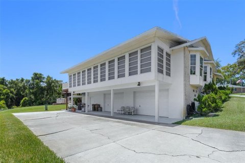 House in Fruitland Park, Florida 3 bedrooms, 235.6 sq.m. № 1844394 - photo 3